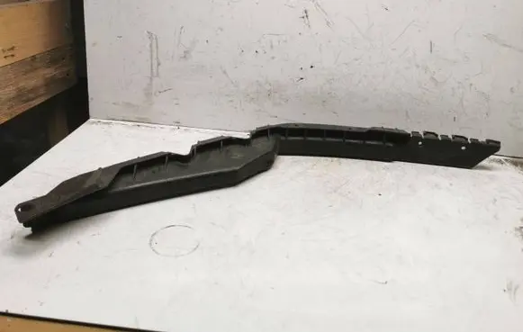 Skoda Octavia Mk2 (1Z) Front bumper mounting bracket 1Z0807184 00101113931