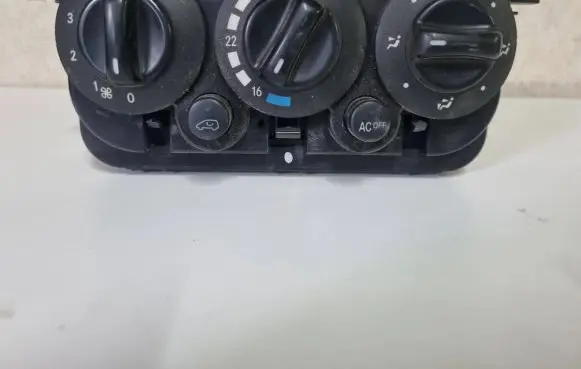 Mercedes-Benz A W168 Climate control unit 1688302285 011803