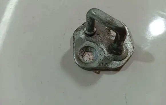 Opel Astra F Rear door lock loop/hook striker 