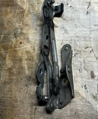 Volvo S60 Tailgate/trunk/boot hinge 3064960