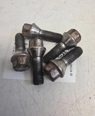 Volvo V70 Nuts/bolts 1234