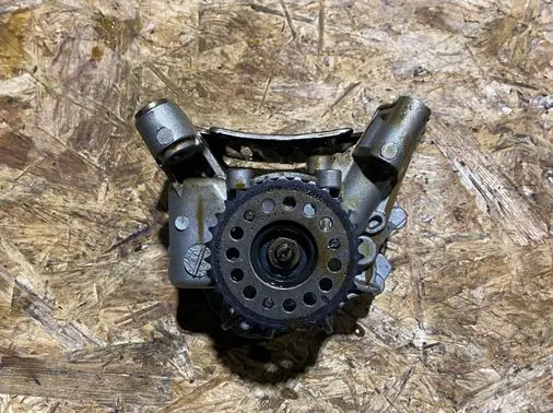 BMW 5 F10 F11 Oil pump 7612772 10111200153