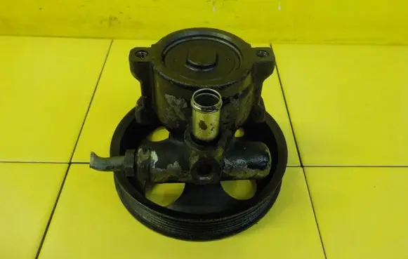 Opel Senator B Power steering pump 90285661 3SP49