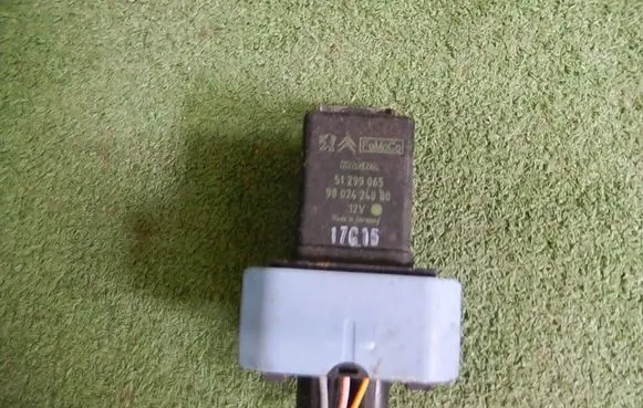 Citroen C1 Glow plug pre-heat relay 9802424080