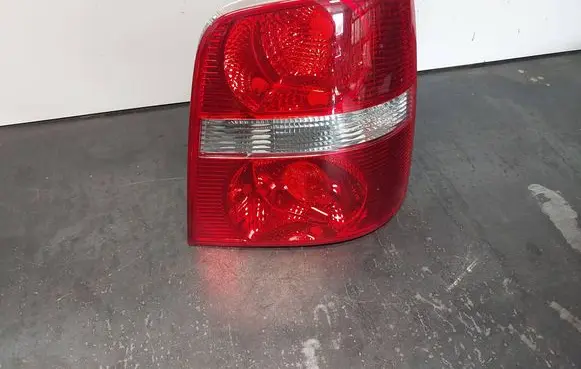 Volkswagen Touran I Rear/tail lights 1T0945096G
