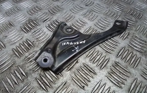 Toyota Prius+ (ZVW40) Lower shock absorber bracket 