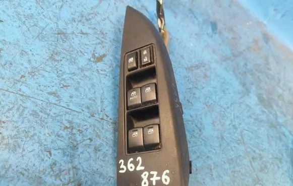 Subaru Outback Electric window control switch 83071AJ21A