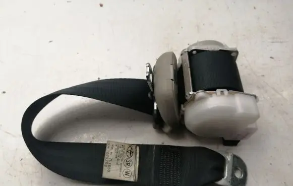 Toyota Corolla Verso AR10 Third row seat belt 735600F010C0 7L1550