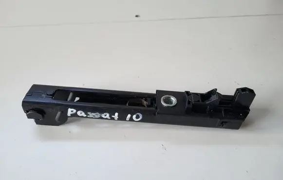 Volkswagen PASSAT B7 Seat belt height adjuster 