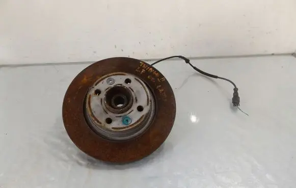 Renault Twingo II Front wheel hub spindle knuckle