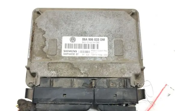 Skoda Octavia Mk1 (1U) Engine control unit/module ECU 06A906033DM