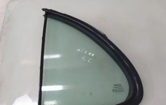 Nissan Micra Rear vent window glass 43R001583