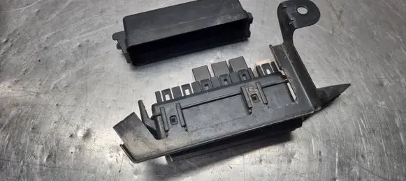 Subaru XV I Relay mounting block RB204000B
