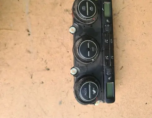 Volkswagen PASSAT B6 Climate control unit 74677512 15080551