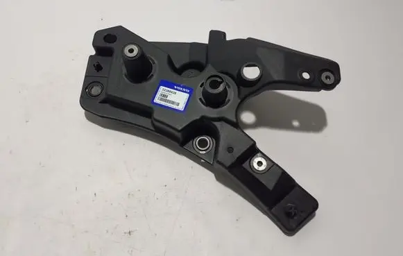 Volvo XC60 Fender mounting bracket 32288928