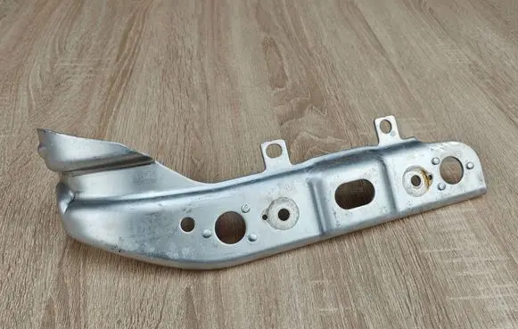 BMW 5 G30 G31 G38 Radiator support slam panel bracket 7357221