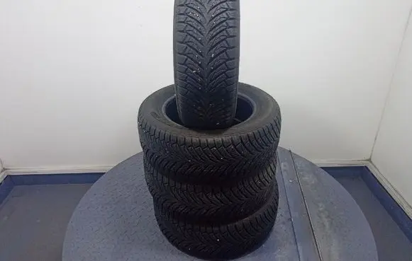 Ford Focus R17 C winter tire 6937833543371