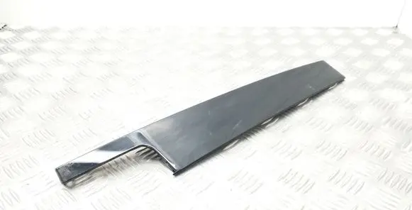 Seat Leon (5F) Front door glass trim molding 5F4837901E