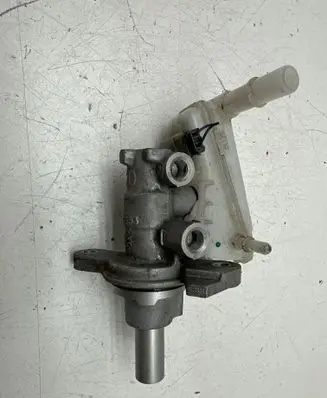 Brake fluid reservoir