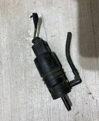 Audi A8 S8 D3 4E Windscreen/windshield washer pump 1k0955651