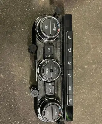 Volkswagen Golf VII Climate control unit 5G0907044CF