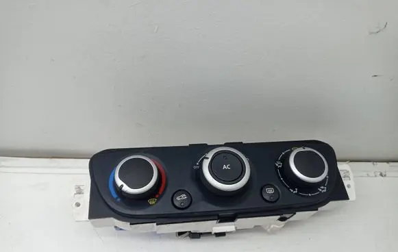 Renault Megane III Climate control unit T1001786g 09120911