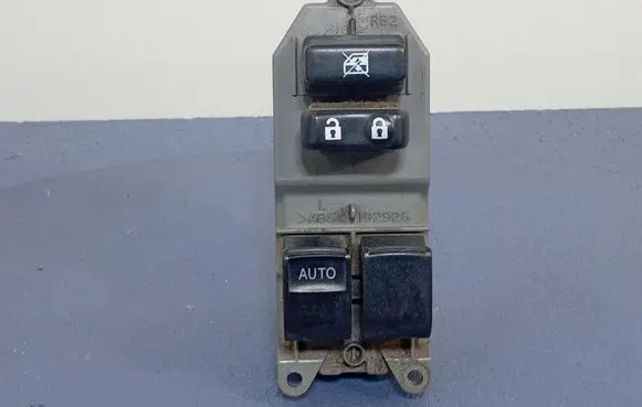 Toyota Yaris Electric window control switch