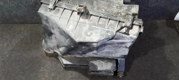 Volvo S40, V40 Air filter box 30824541 mb957382