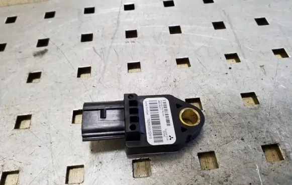 Mitsubishi Outlander Airbag deployment crash/impact sensor 8651A001