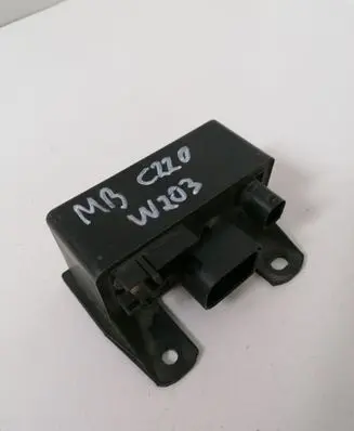 Mercedes-Benz CLS C219 Glow plug pre-heat relay 0255452832