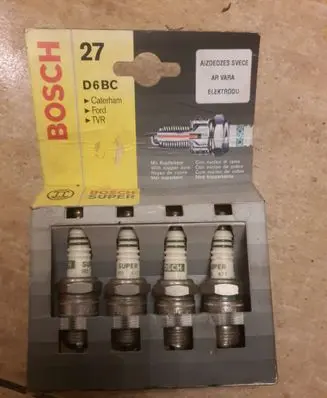Aston Martin TickFord Capri Spark plug 0241340802 D6BC