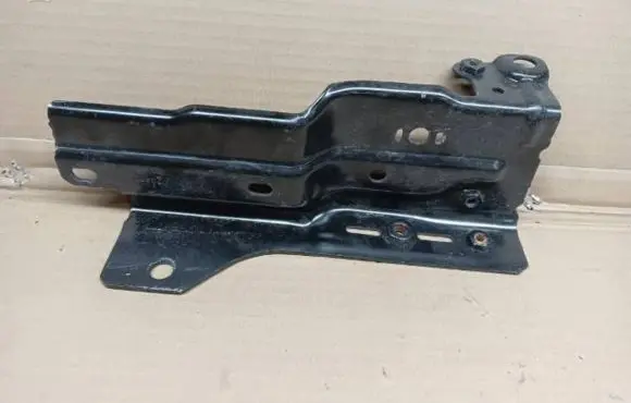Front bumper mounting bracket