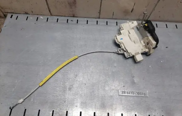 Audi A4 S4 B7 8E 8H Rear door lock 8E0839015AA