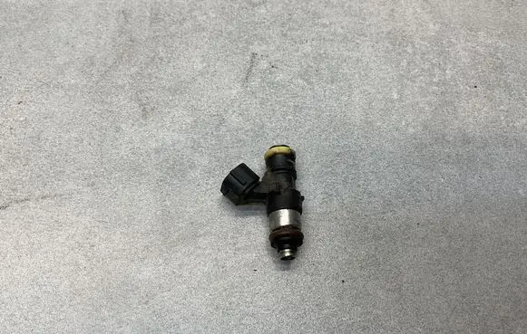 Skoda Octavia Mk3 (5E) Fuel injector 03C906039B