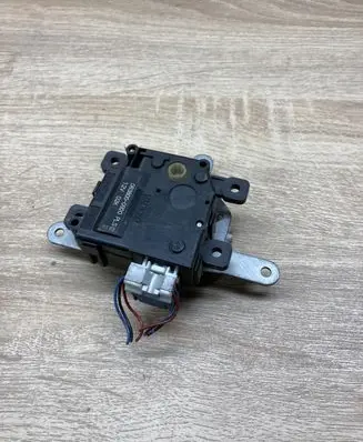 Toyota RAV 4 (XA30) Air flap motor/actuator 0638000920 L713