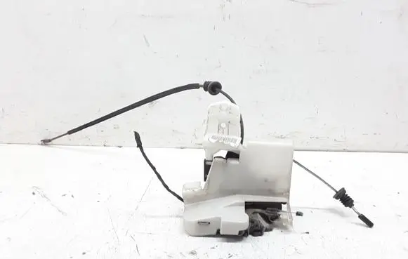 Volkswagen Polo Front door lock 