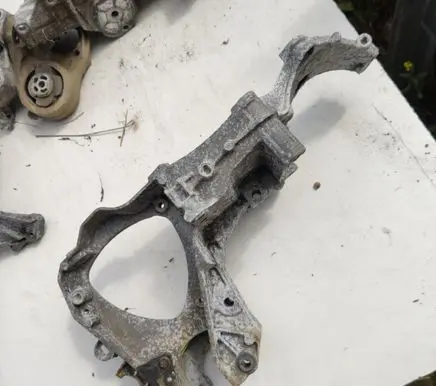 Renault Laguna II A/C compressor mount bracket 8200123833