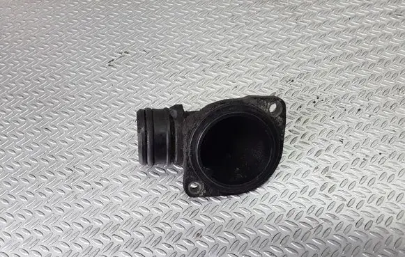 Volkswagen Golf III Engine coolant pipe/hose 037121121A