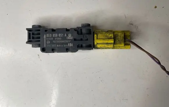 Audi A3 S3 8P Airbag deployment crash/impact sensor 8E0959651A
