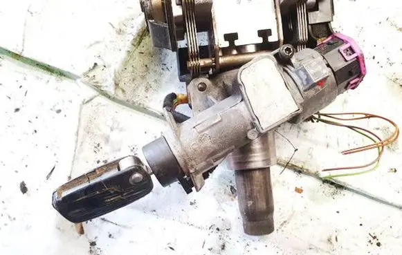 Audi A6 S6 C5 4B Ignition lock
