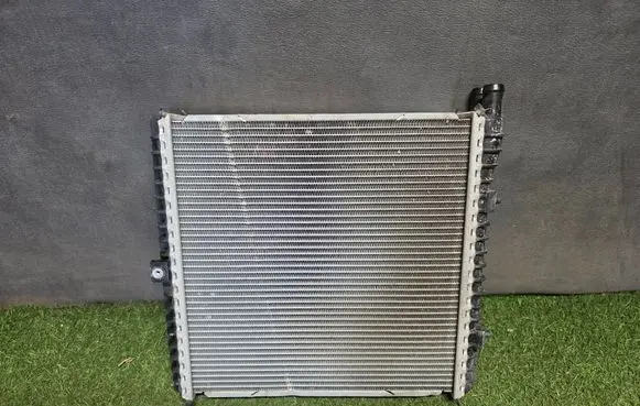 Porsche Taycan 9J1 Coolant radiator 9J1121251A KY781004
