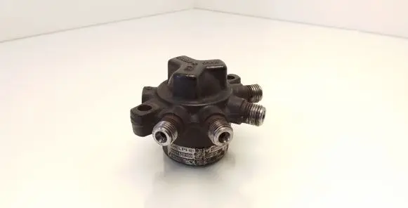 Renault Scenic II - Grand scenic II Fuel distributor 8200057345