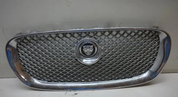 Jaguar XF X250 Front bumper upper radiator grill 8X238A100AA