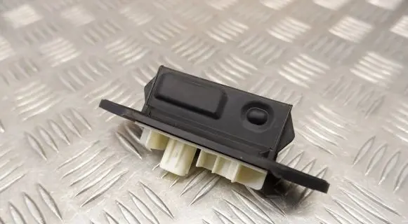Tailgate opening switch