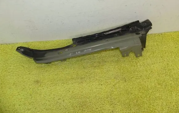 Audi Q7 4L Fender mounting bracket 4l0805158a