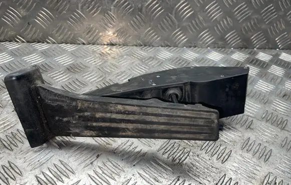 BMW 5 E39 Accelerator throttle pedal 6753518 271100 25916010