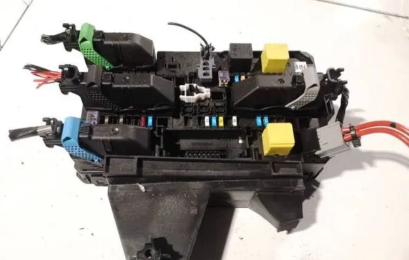 Opel Astra H Fuse box set 13115937 329510614