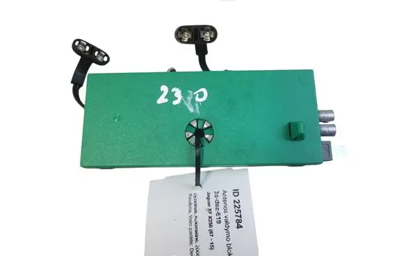 Jaguar XF X250 Antenna control unit 8X2318C847BB