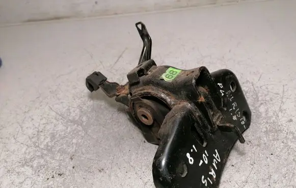 Toyota Auris 150 Engine mount bracket