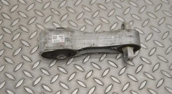 Engine mount bracket